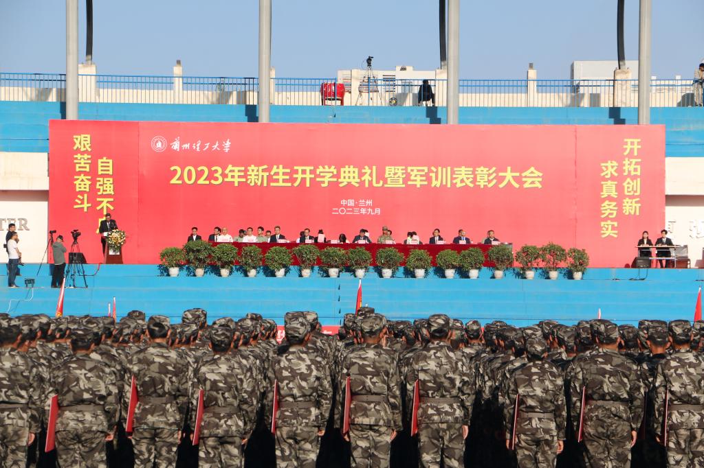 金秋九月，让青春与迷彩共振！