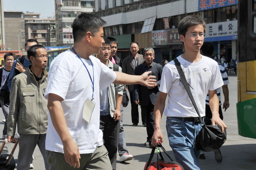 迎新花絮之二：满目葱茏热情漾 金秋理工迎新忙