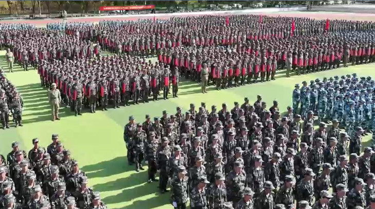 学校隆重举行2024级学生军训总结表彰大会