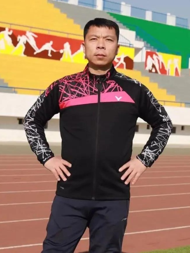羽毛球教师郭春锋：“以球会友，忠于课堂”