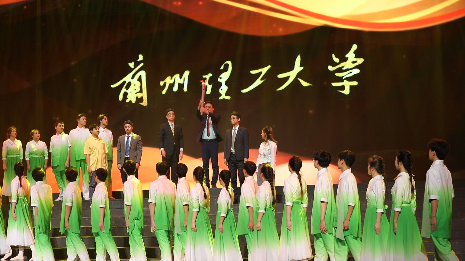 视频：原创校史舞台剧《红柳长歌》震撼首演