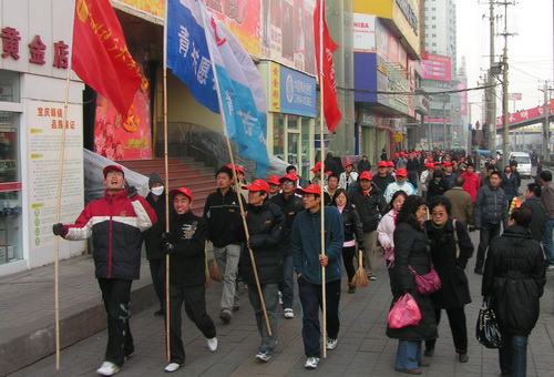 土木工程学院举办“志愿者日，洁净家园”活动