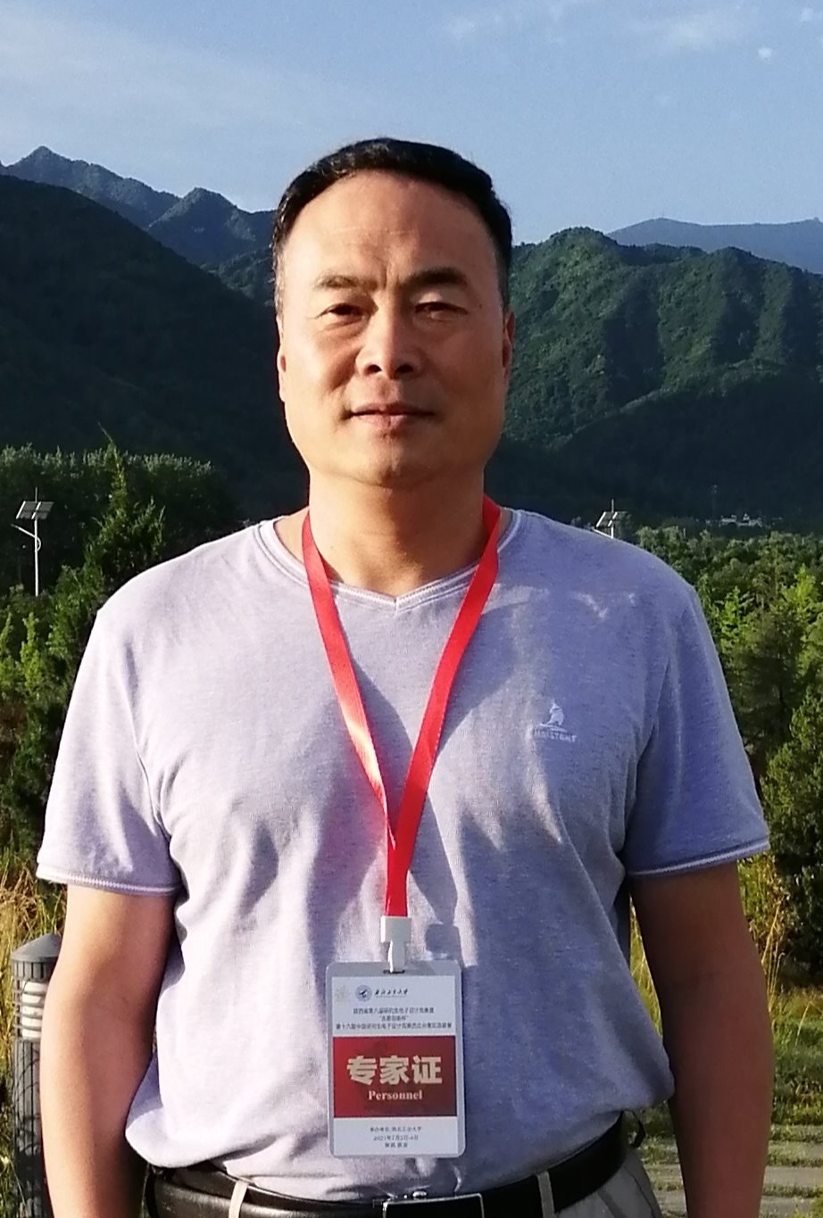 【2022师德标兵候选人风采】 电信学院：缑新科