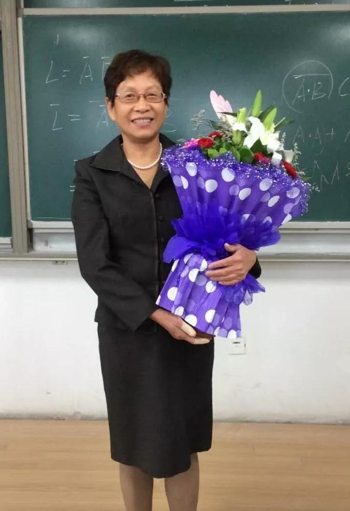 百年兰理工| 袁桂慈：捧着一颗心来，不带半根草去